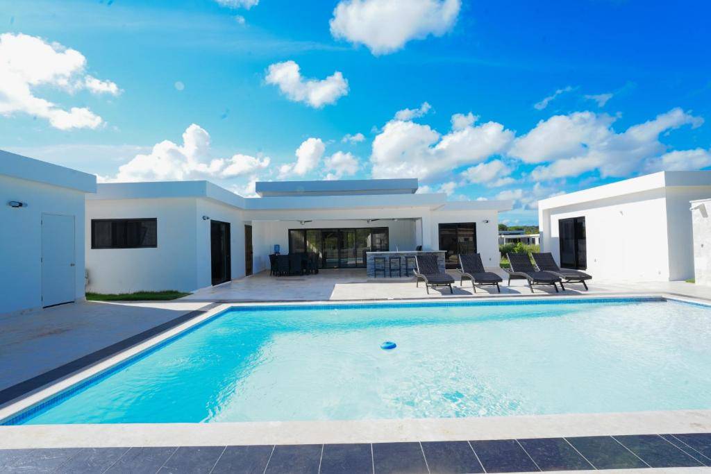 Instyle Residences at Casa Linda Villas, view 6